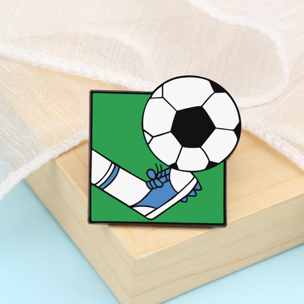 Fashion Sports Ball Lapel Pin  - Badminton Icon recensie en prijs